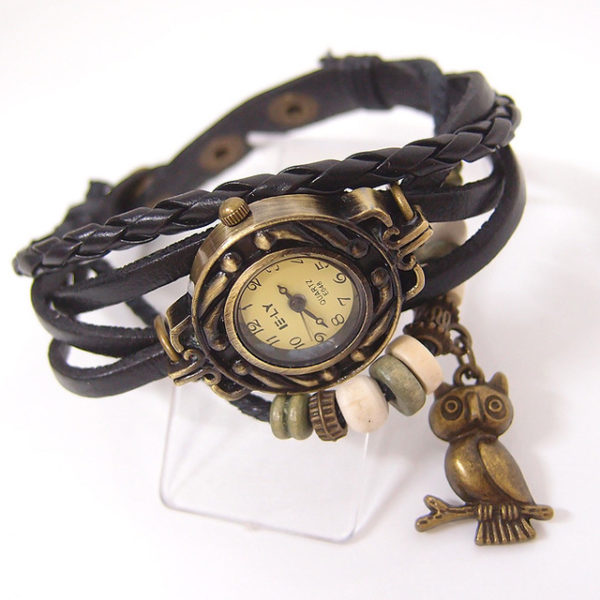 Steampunk Armband Uhr Schwarz ist aus Leder, mit Perlen in weissen und braunen und Bronze Farben.Auf Uhren geben wir leider keine Garantie. Sie funktionieren, aber vergiss nicht, es sind nur 10 Euro Uhren, also mehr als Dekoration gedacht.